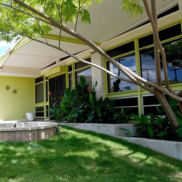 This lush, green, splendid ranch home in Austin is E V E R Y T H I N G. Read below for more details about your new dream home.
・・・
The Phillips House // Commissioned by Della Phillips in 1964, this house has an enduring legacy as a bastion of east Au