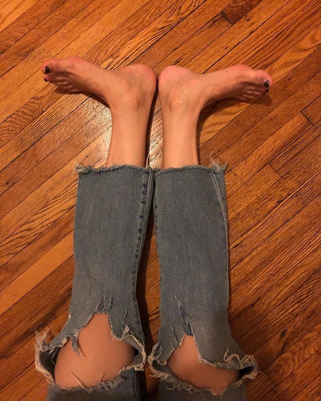 TURN UP FOR THE TURN OUT.
Come practice with me this week!

Tonight - Beginner Yoga at 7:30 pm
Tuesday - Hatha at 6:15 pm
Wednesday - Vinyasa 1 at 9:30am
Saturday - BACK TO BASICS WORKSHOP!!! 10:30-12:30 🎉 Link in bio to register
Sunday - Hatha at 9