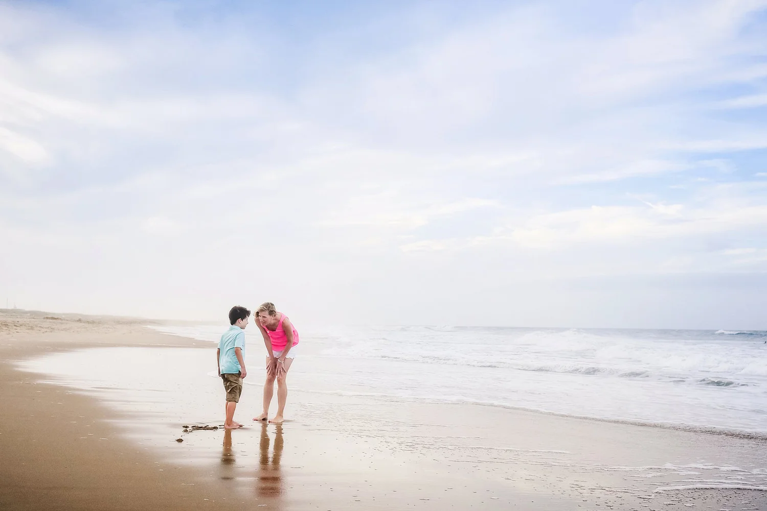 mother-and-son-candid-beach-photo-melissa-bliss-photography-va-beach.jpg