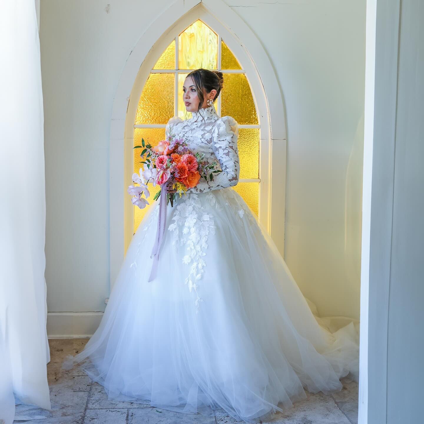 Some more photos from our styled shoot at the Chapel Home in Wimberley for you today!

Vendors
Venue: @chapelhomewimberley 
Florals: @edenpark_floral 
Flower Distributor: @austinflowerco 
Wedding Gowns: @pronovias 
Bridesmaids Dresses: @eddy_aestheti