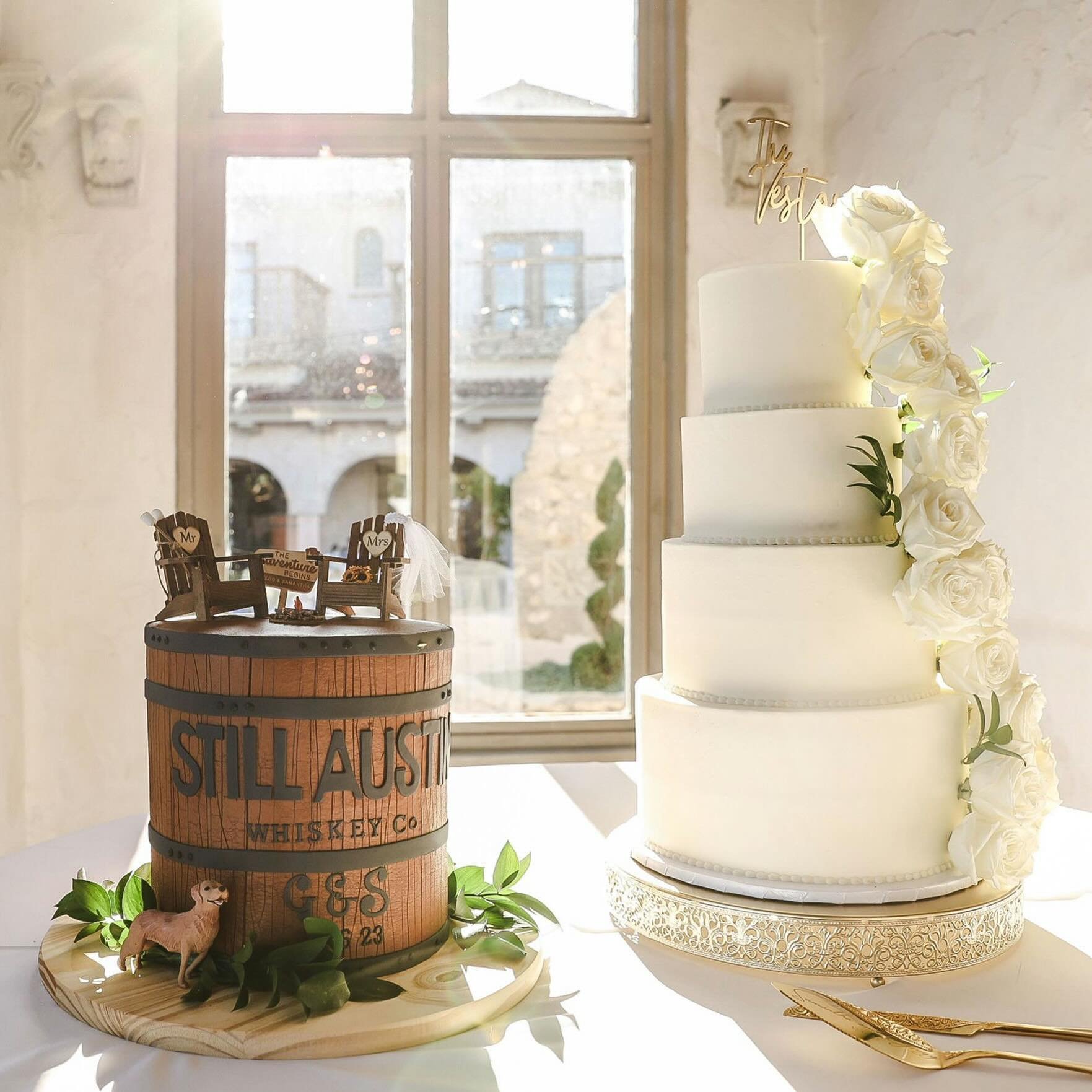 His and hers wedding cakes from Samantha and Gregg&rsquo;s wedding!
*
*
*
#texasengagementphotographer #engagementphotographer #atxfamilyphotographer #austinfamilyphotographer #familyphotographer #centraltxweddingphotographer #txphotographer #austint