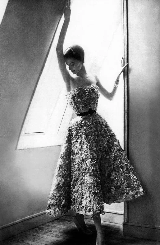 Miss Dior short evening dress, Spring/Summer 1949 collection, Trompe-l’oeil line. Dress embroidered with mille-fleurs design by Barbier