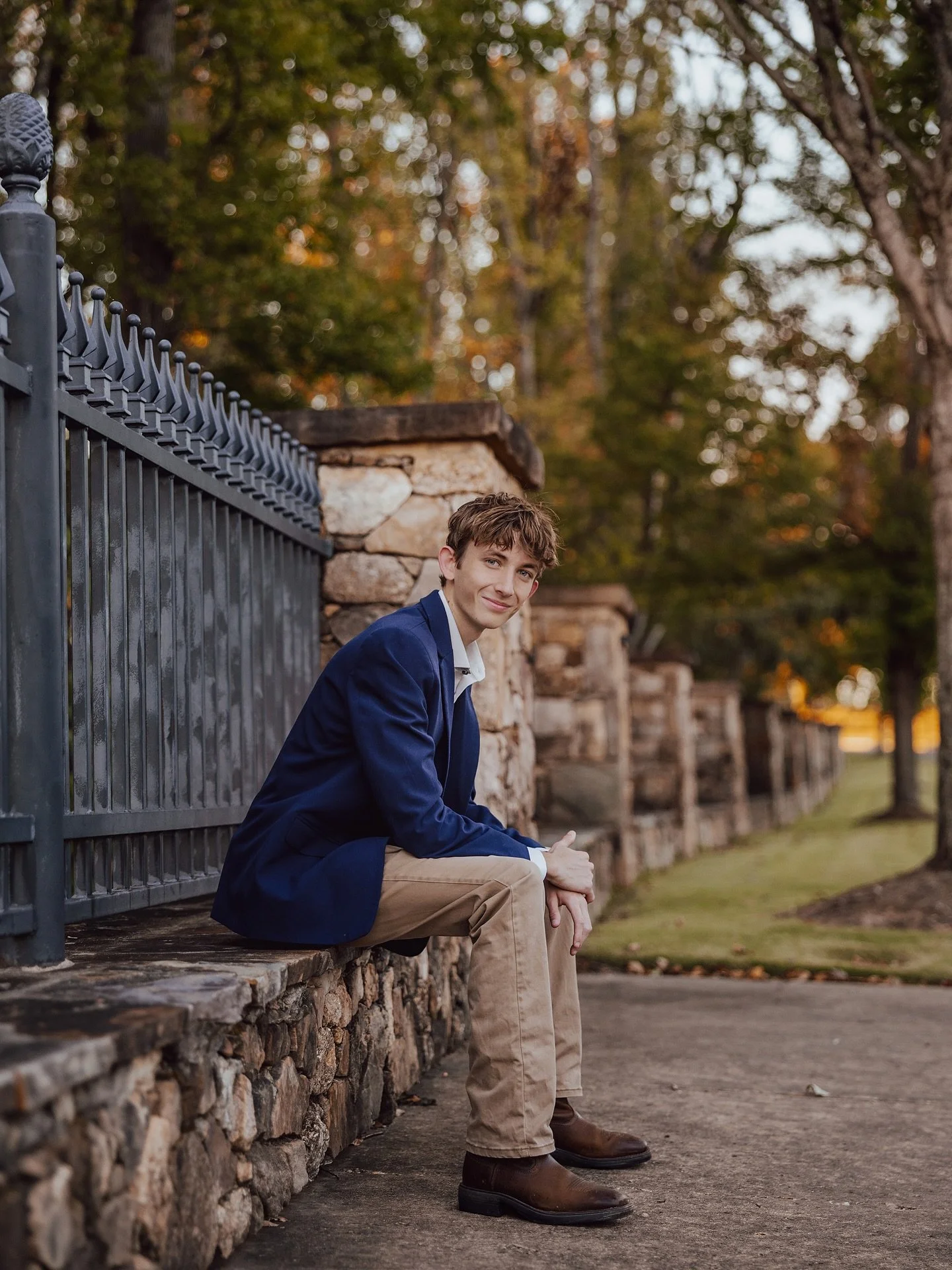 Love seeing my senior guys out for photos! 

Fall is a great time for the Class of 2026 to get senior pics!  Email me for details 📸

#alabamaseniorphotographer