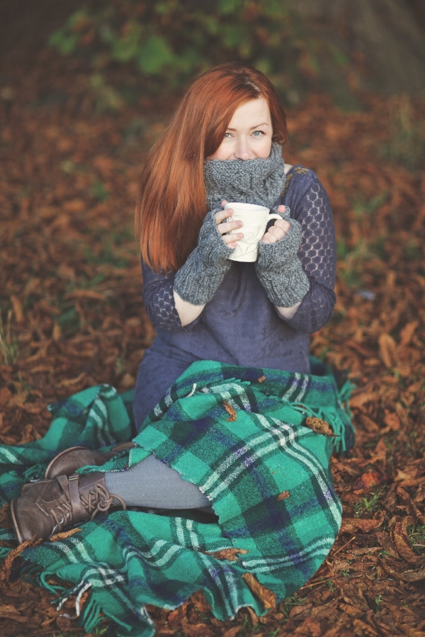AURA QUE wristwarmers: £19.95 // AURA QUE neckwarmer: £19.95 // Mug: £8.95
