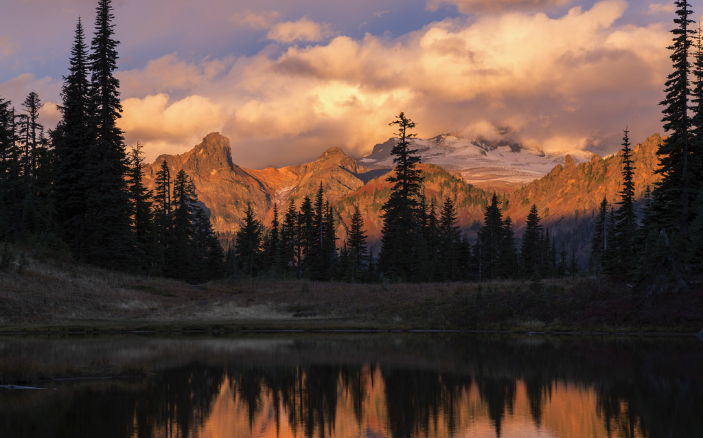sunrise mt rainer.jpg