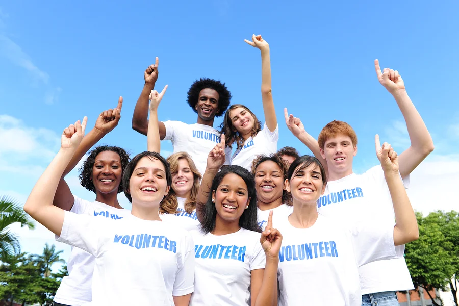 volunteersss.jpg