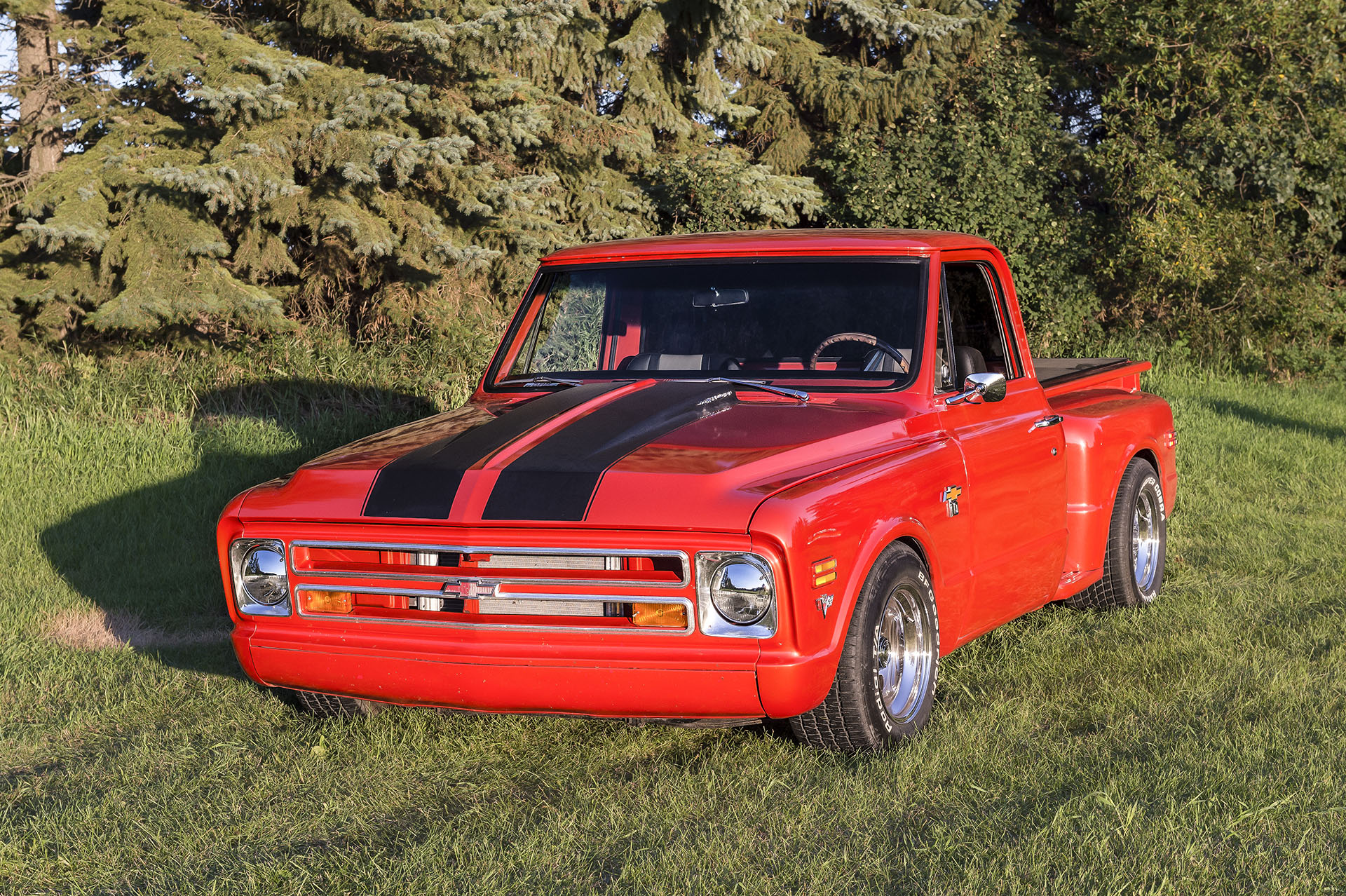   1968 Chevy C10 Short Box Step Side    Engine is a ZZ502 with an override Transmission.&nbsp; Full air bag suspension with Bluetooth control.&nbsp; Dakota digital gauges.&nbsp; American custom low back seatsThis truck is locally owned and you will s