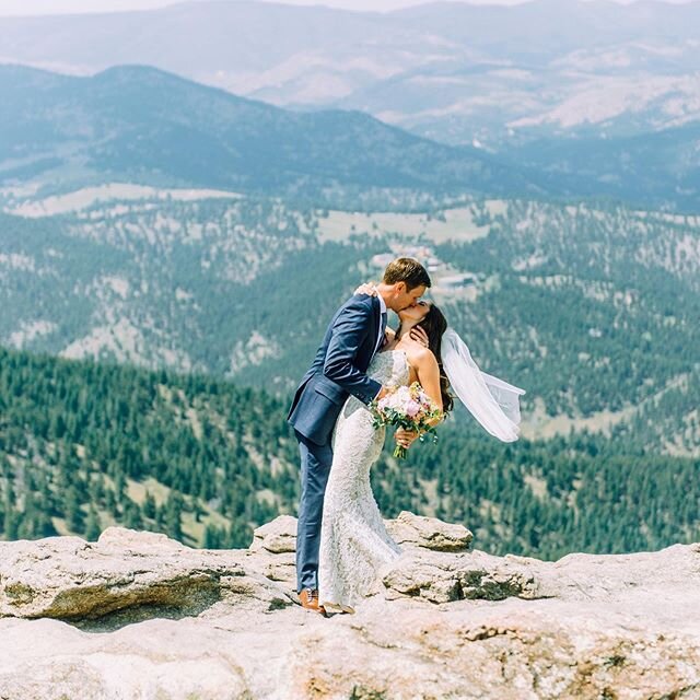 &quot;The best thing to hold onto in life is each other.&quot; - Audrey Hepburn⁠⠀
Happy anniversary to this wonderful couple! 💙🍾⁠⠀
.⁠⠀
.⁠⠀
.⁠⠀
.⁠⠀
Planner: @atouchofbliss⁠⠀
Photographer: @autumncutaiaphoto .⁠⠀
.⁠⠀
.⁠⠀
.⁠⠀
.⁠⠀
#wedding #weddingdetai