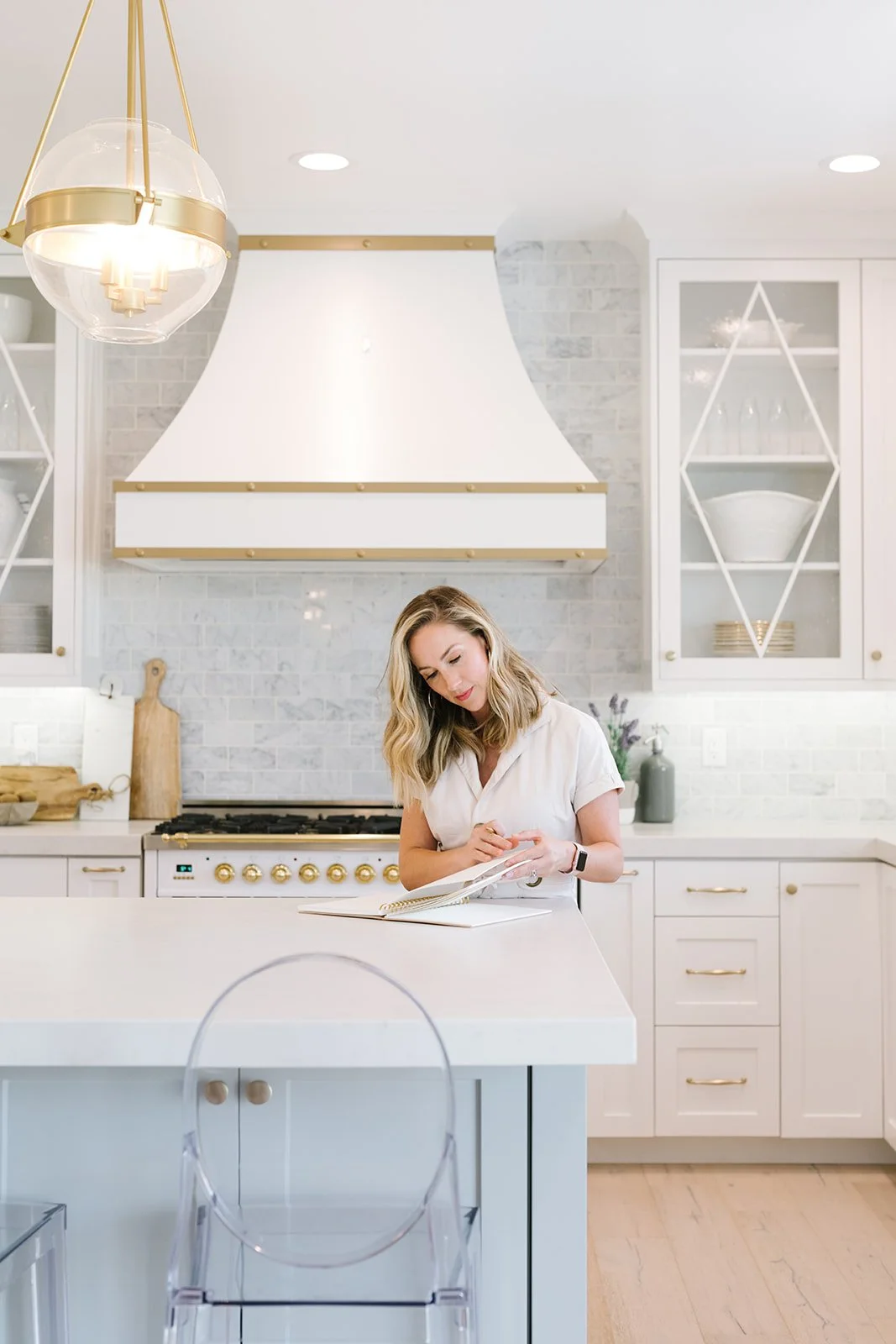 10 Ways to be the BEST Host/Hostess When Friends or Family Come to Town