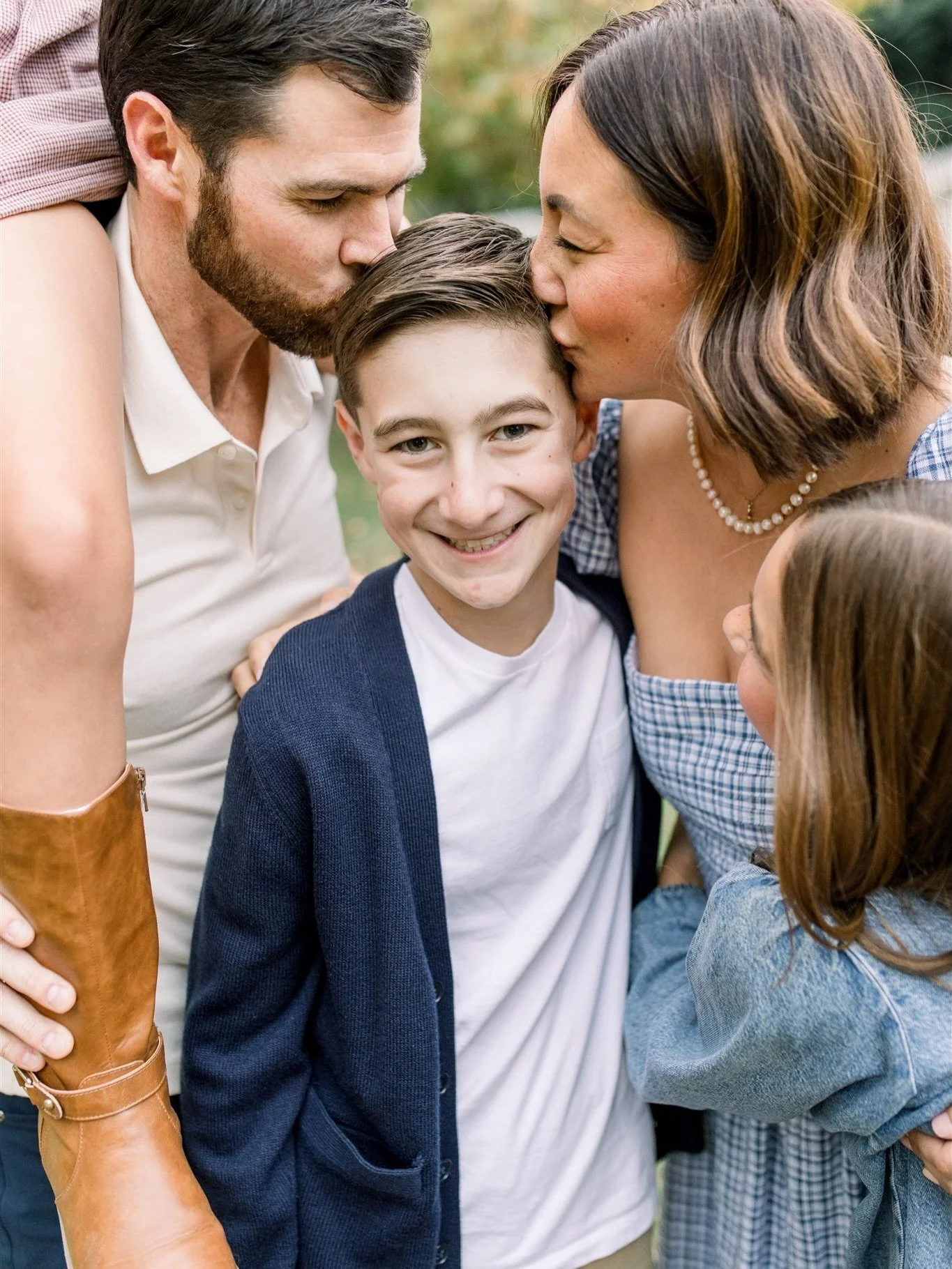 Proof that the best family photos happen somewhere between the chaos and the giggles.
