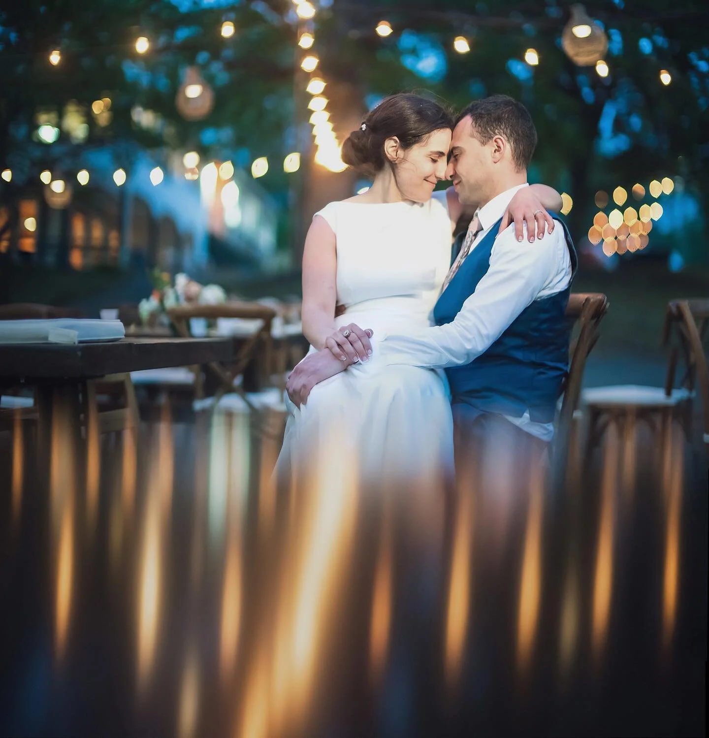 Sharing a quiet moment at the end of an amazing wedding.

It doesn&rsquo;t take 300 images to get some fun effects with the #brenizermethod. Sometimes the simplest way is to try to extend the frame you&rsquo;re already shooting with one or two more. 