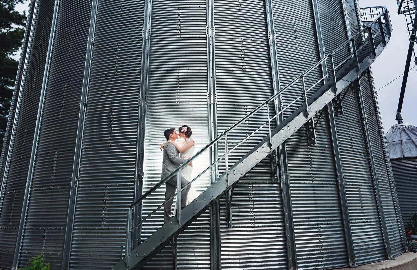When a photographer comes in from out-of-town, they see everything with new eyes. I good-naturedly joke that every out-of-town photographer shooting their first wedding in NYC, no matter what the venue, posts at least one random photo of the Empire S