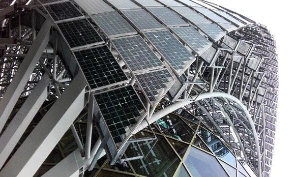 Arguably the most impressive solar tracker in the world. Also a unique representation of the multi-functional benefits of #architecturalsolar .  This #solarsail moves with the sun and shades the glass facade throughout the day while collecting optima