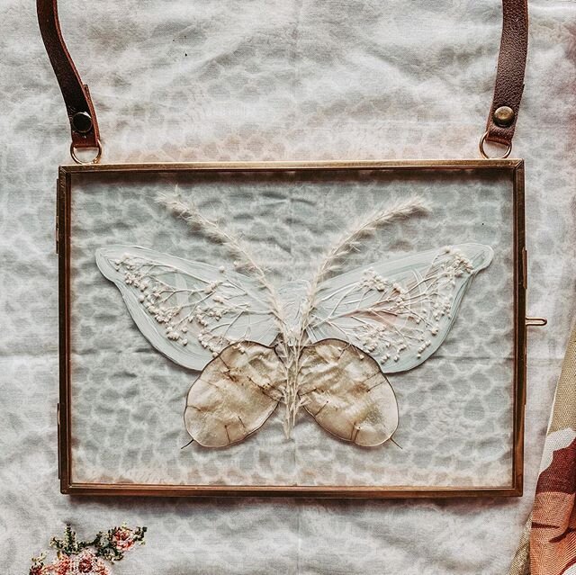 @abbylynneart bought some dried ingredients from me and made PURE MAGIC. she layered her paint and the dried bits, creating the coolest designs. this moth was my favorite of her collection. 🦋