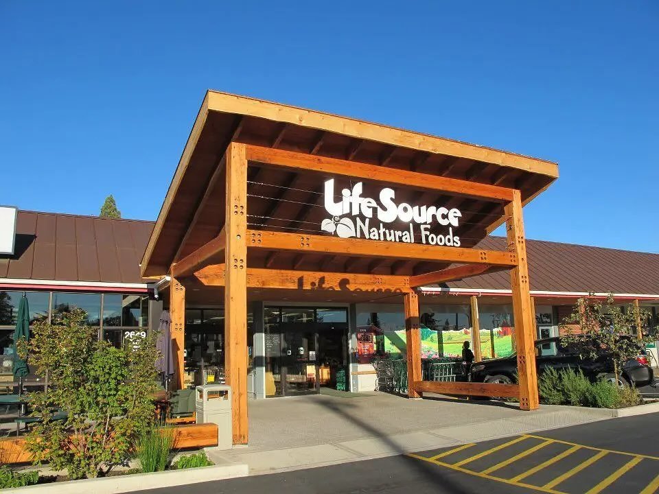 You can now find Pacori by the lb in Salem Oregon at @lifesource_foods !!! Huge thanks to @zehavaproducts for the connection!
.
.
.
#caffepacori #eugeneoregon #woodroastedcoffee  #teampacori #coffee #pacori #bmfg #pnwcoffee #coldbrewcoffee #eugeneore