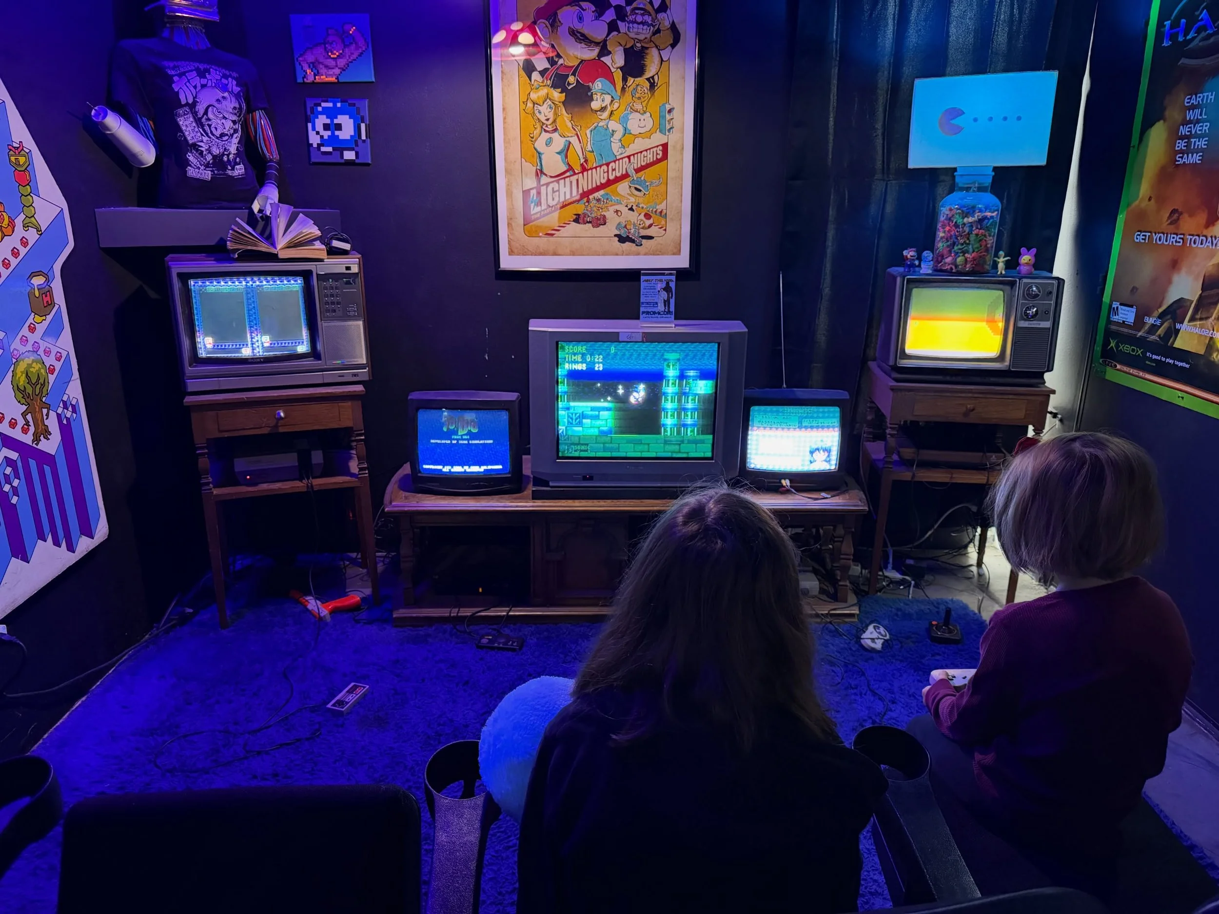 The arcade is OPEN today!  And FREE as always 👾🕹️. And wood-roasted coffee is HOT (or cold if you prefer).