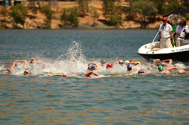 And they are off.  The 2017 Women's open water Nationals 10K has officially begun.  #ownats  #openwater #swimming @swimmingworldmag