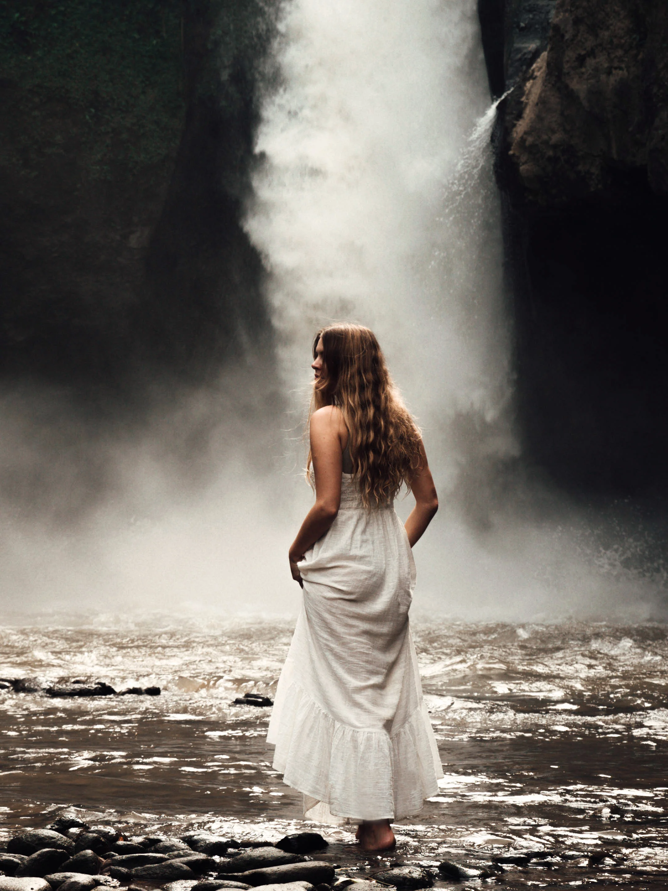 tegenungan waterfall 1.jpg