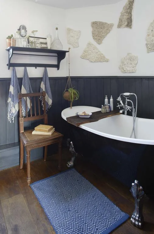 maison salvadore bathroom .jpg