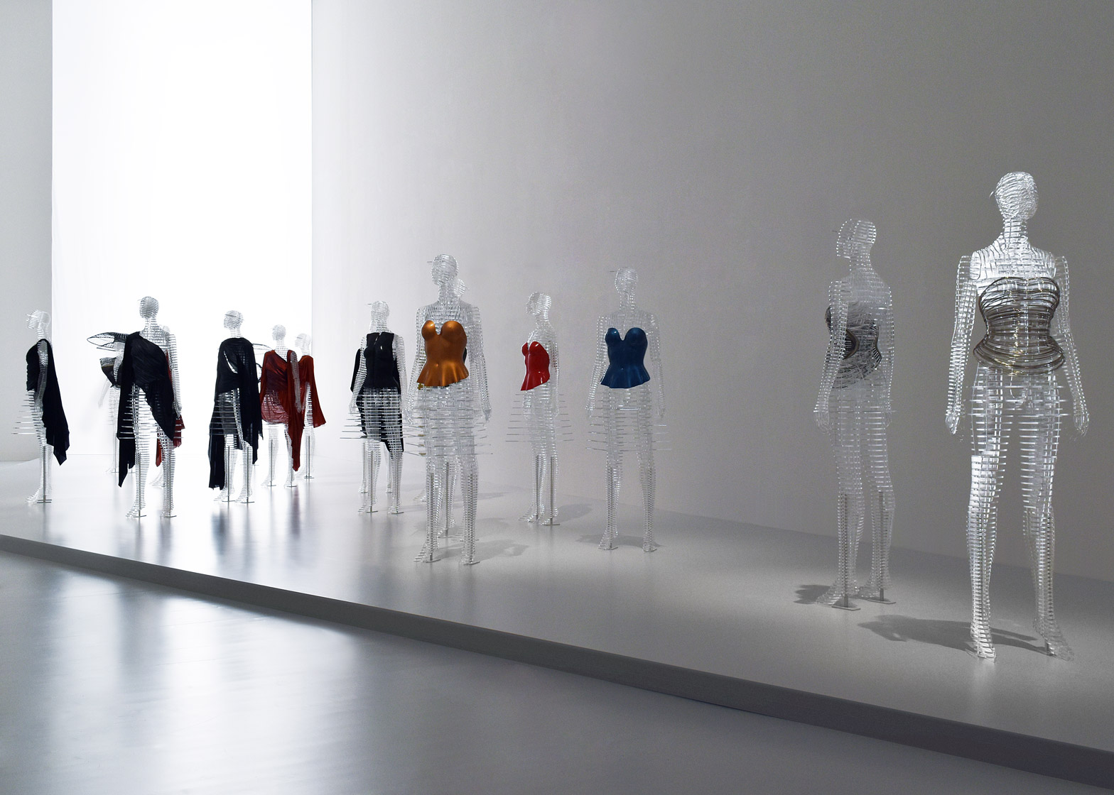 tokujin-yoshioka-issey-miyake-exhibition-transparent-body-installation4.jpg