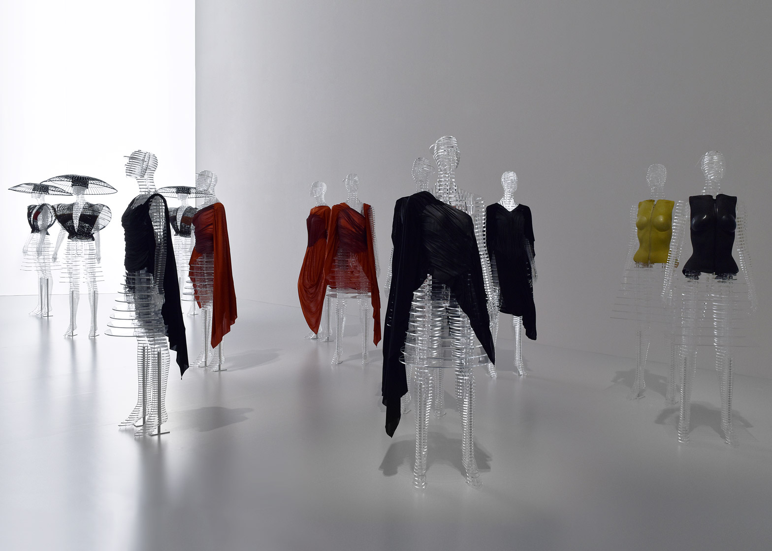 tokujin-yoshioka-issey-miyake-transparent-body-installation3.jpg