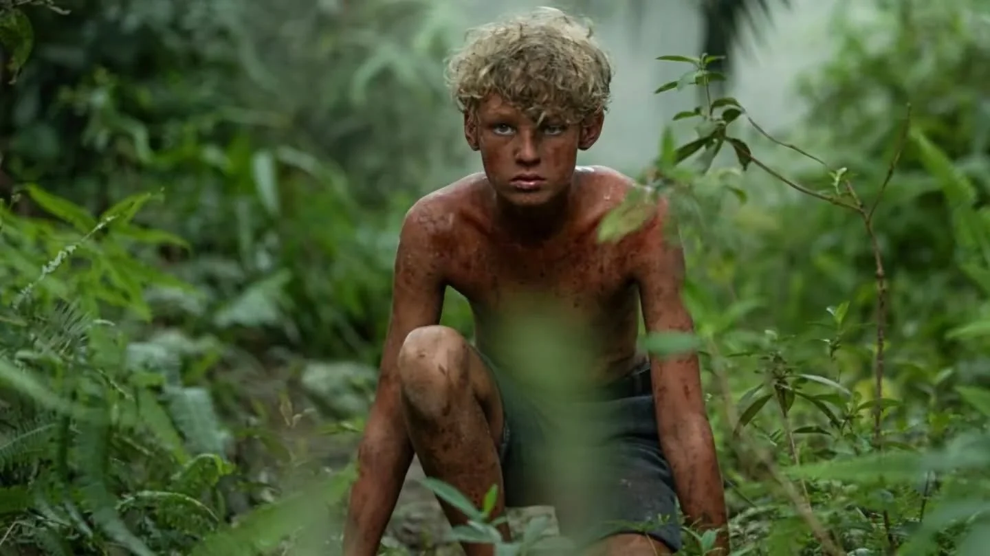 Her er de  f&oslash;rste bildene av Jack Thorne's TV adaptasjon av Fluenes herre for BBC.🏝🐚🌴 G&oslash;y ogs&aring; &aring; sammenlikne med noen av tegneserieromanens illustrasjoner🤩
Her er bildene fra filmingen i Malaysia.
Link i bio for mer info