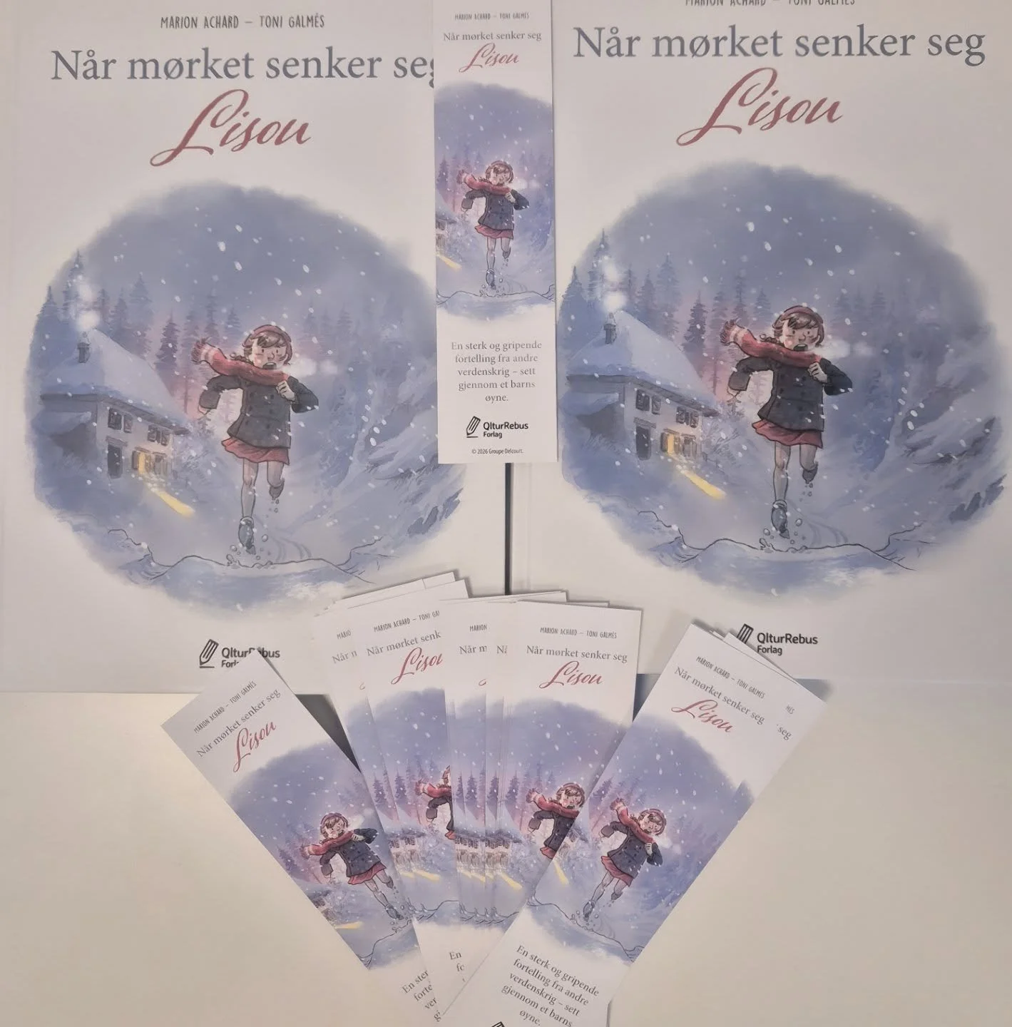 N&Aring;R M&Oslash;RKET SENKER SEG-Lisou- ute i dag!

F&oslash;rste del av den sanne historien om to s&oslash;stres kamp om overlevelse under andre verdenskrig.

🏷📚 Biblioteker og bokhandler som &oslash;nsker bokmerker kan kommentere her eller send