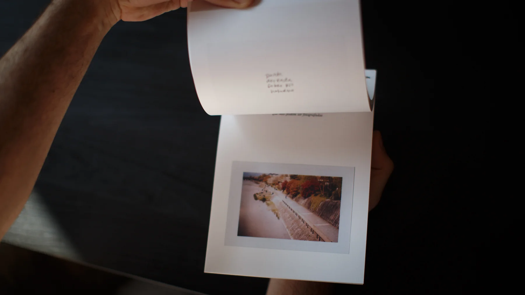 livro_ponte_dourada_sobre_rio_noturno-17.jpg