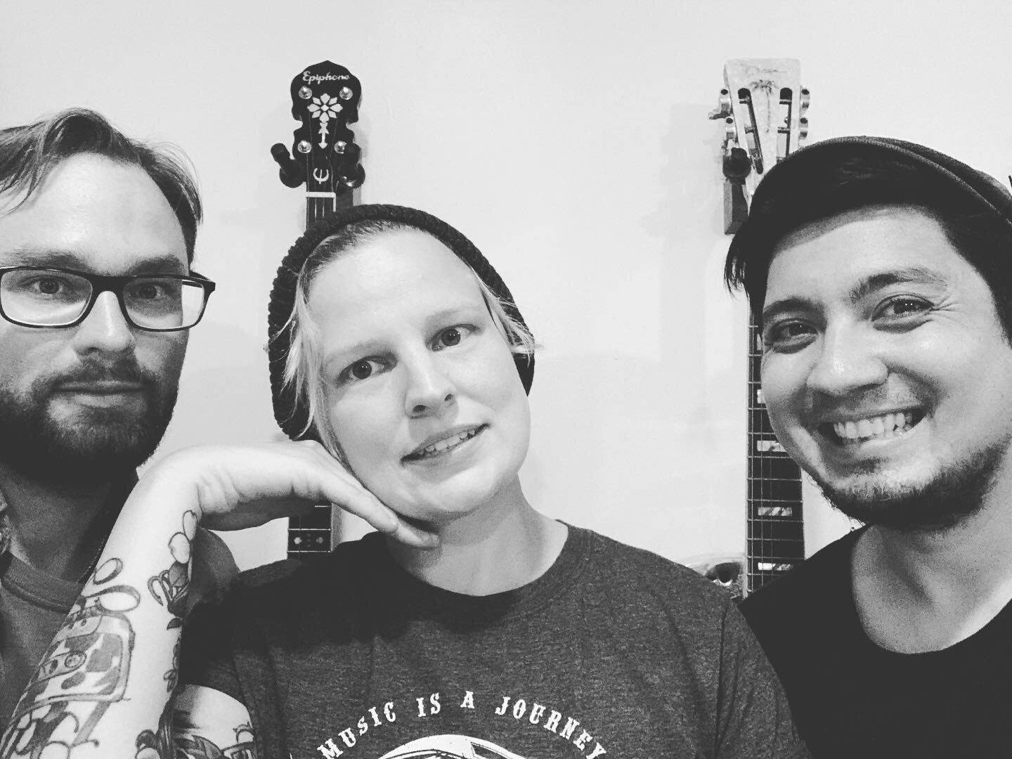 These handsome fellas and I are playing songs tonight on @getamped_storytellers 8-10PM!! You can tune in on the GetAMPED Magazine Facebook page. Link in bio! And yes, I&rsquo;m wearing my own band shirt (times are tough)
.
.
.
#jaxisrad #livestream #