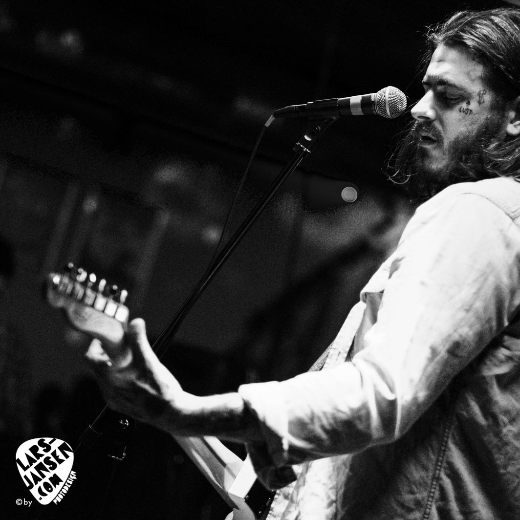 SAM ALONE & THE GRAVEDIGGERS