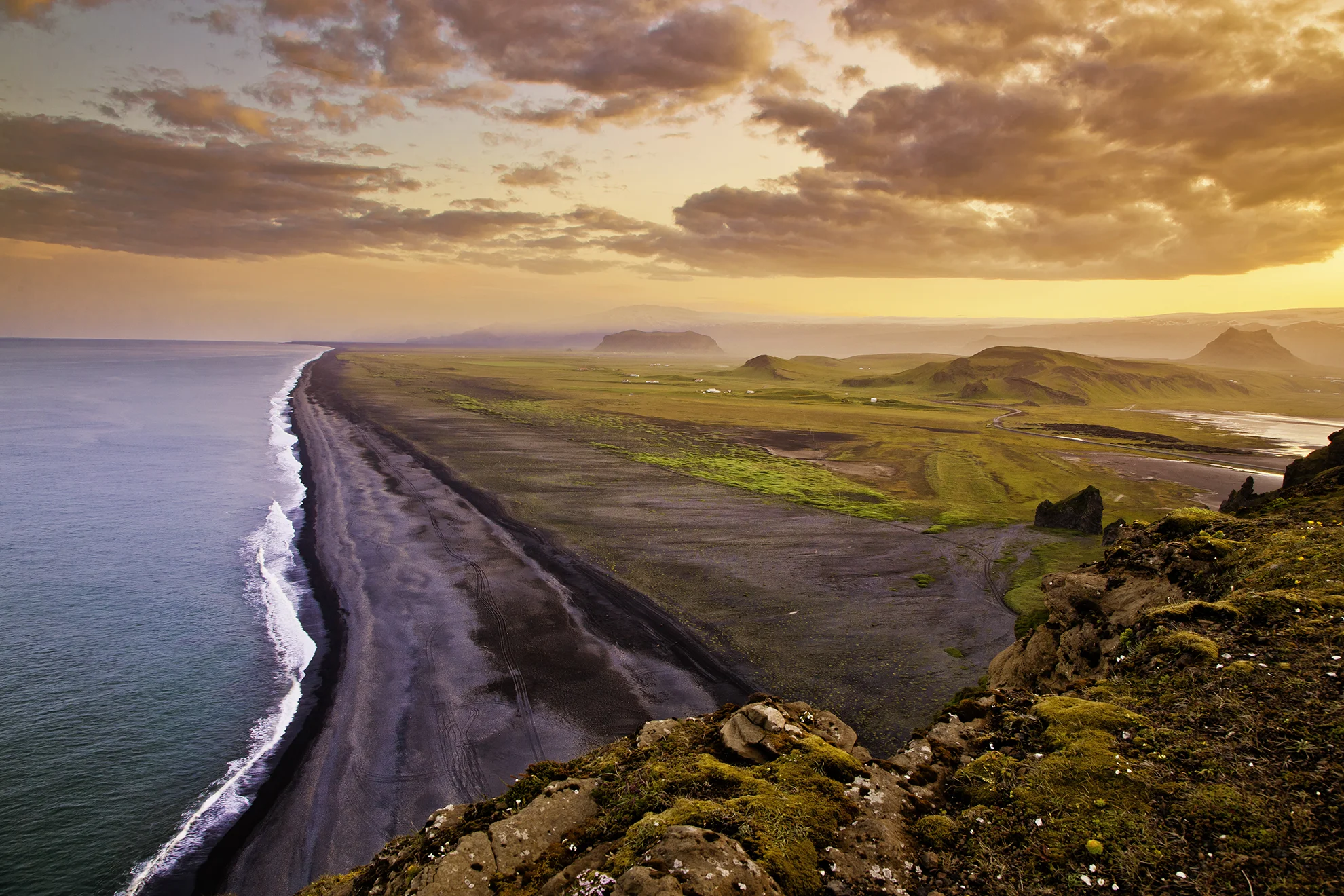 Helicopter Iceland Landscape Atlantik DMC Incentive Cruise Conference PCO.jpg