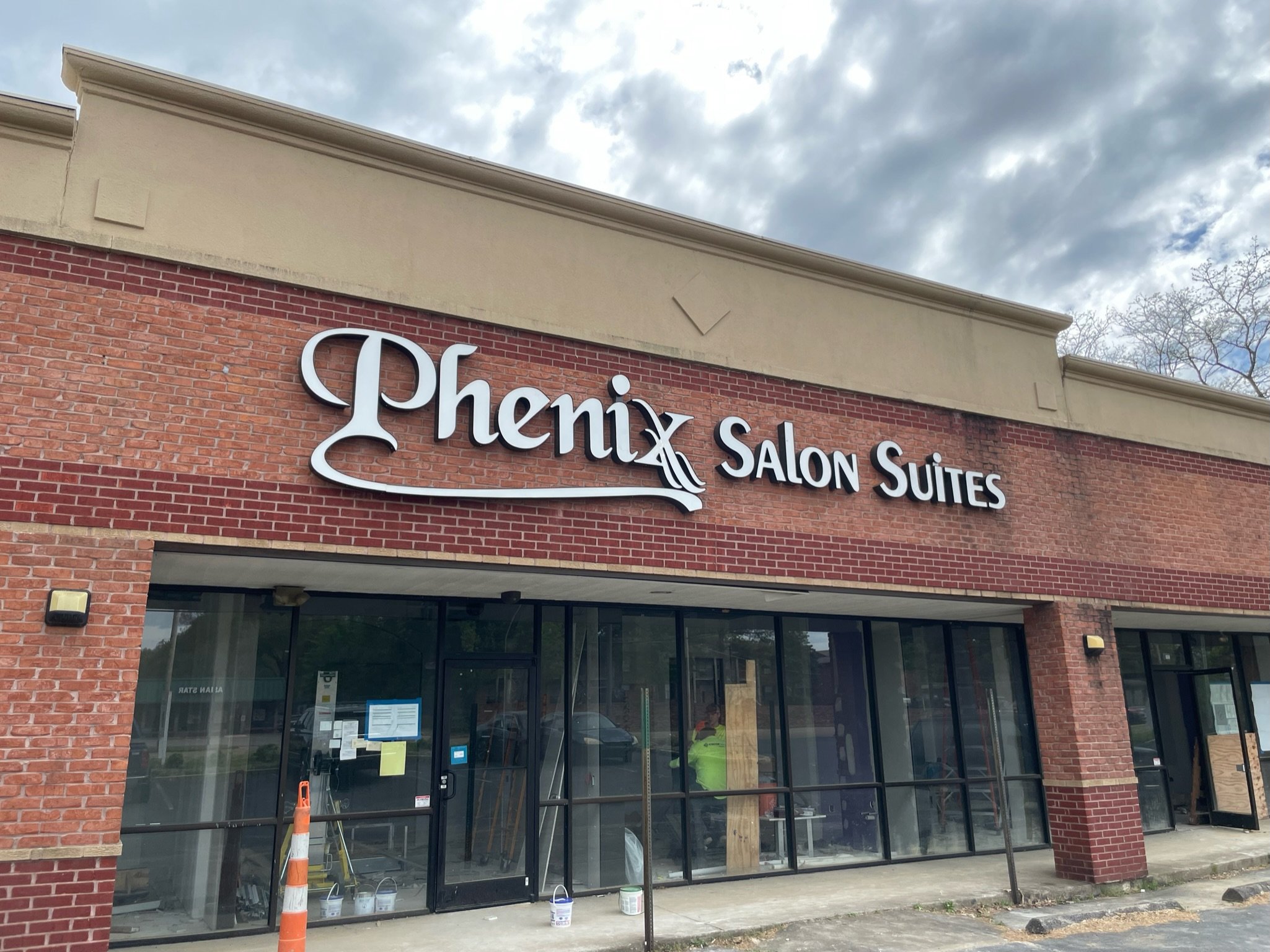 Phenix Salon Suites - Bartlett