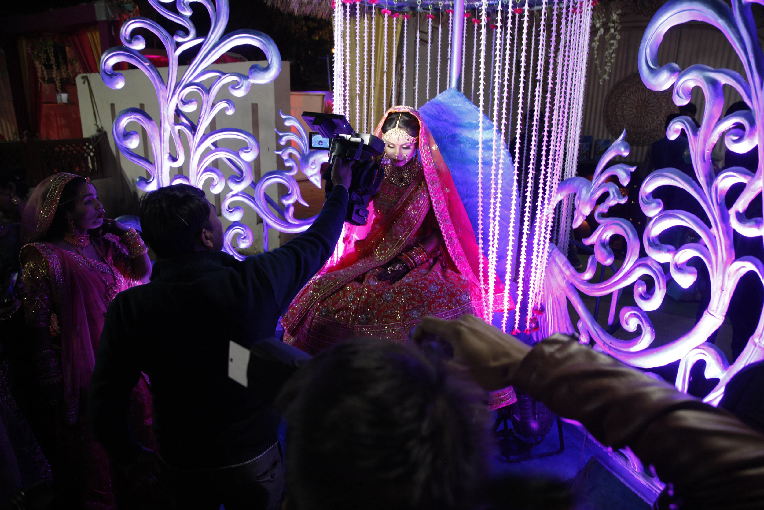  Video Close Up of the Bride by Jock McDonald 