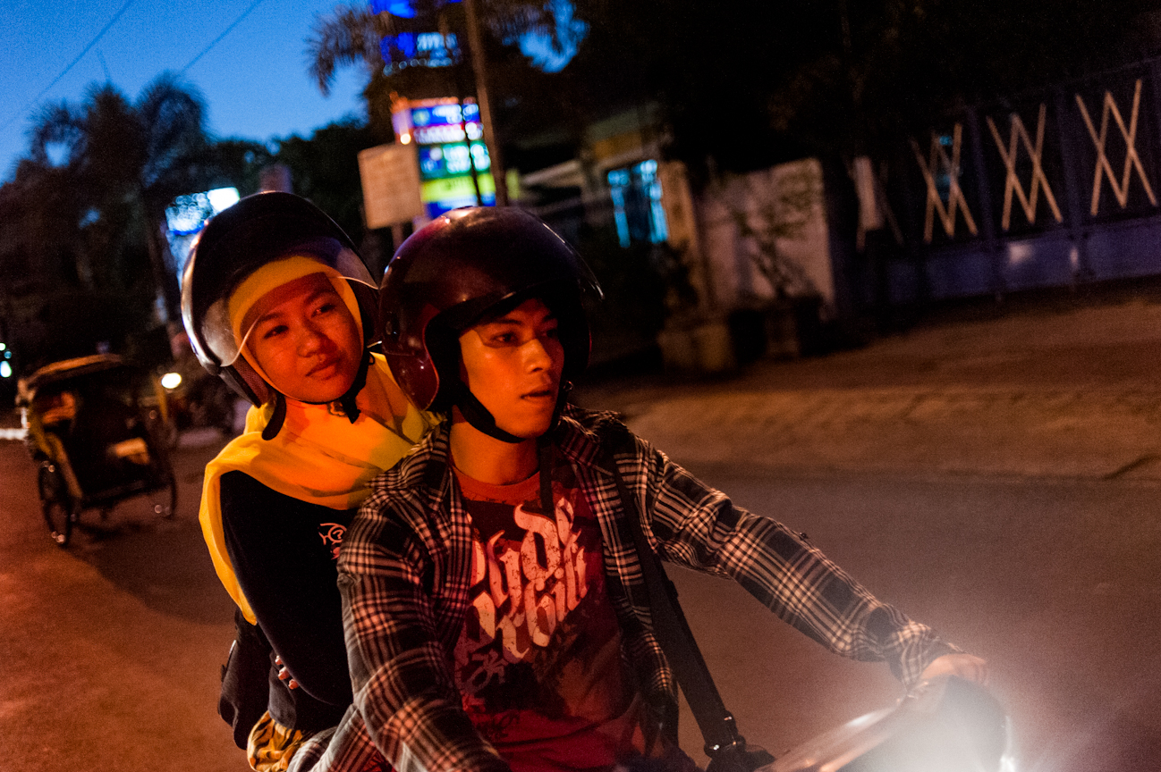 Zuna and Muiz slow down for a stoplight while making their way back into Yogyakarta from doing PMII affiliated work in Kepuhan, a small village southwest of the city.