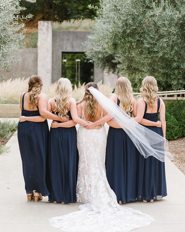 A bride and her girls 💕