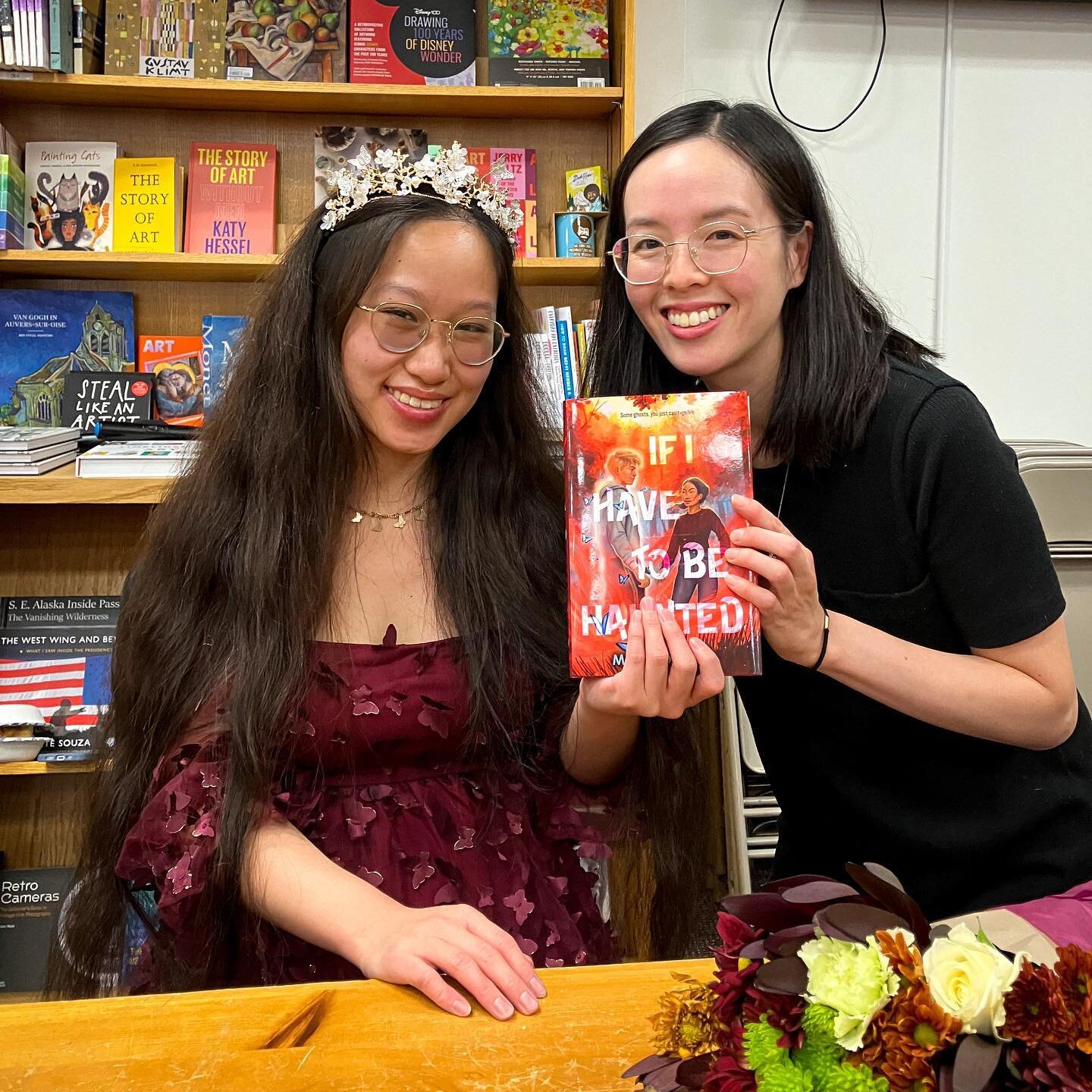 Congrats again to @themirandasun on her ghostly and spectacularly autumnal debut! So glad I could make it out on Sunday to @andersonsbookshop (my first time!) to listen to the thoughtful panel discussion with @joanhewrites and @rileyredgate and witne