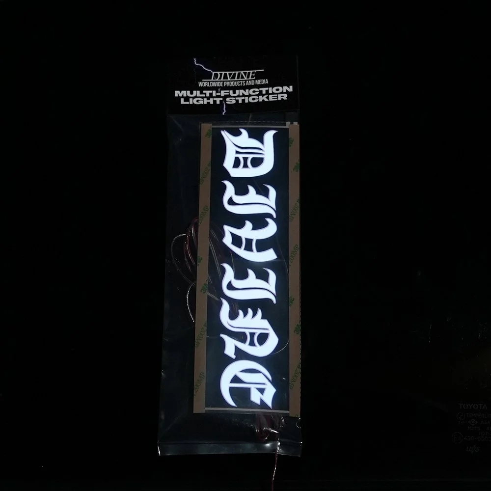 el panel thumbnail goth white.jpg