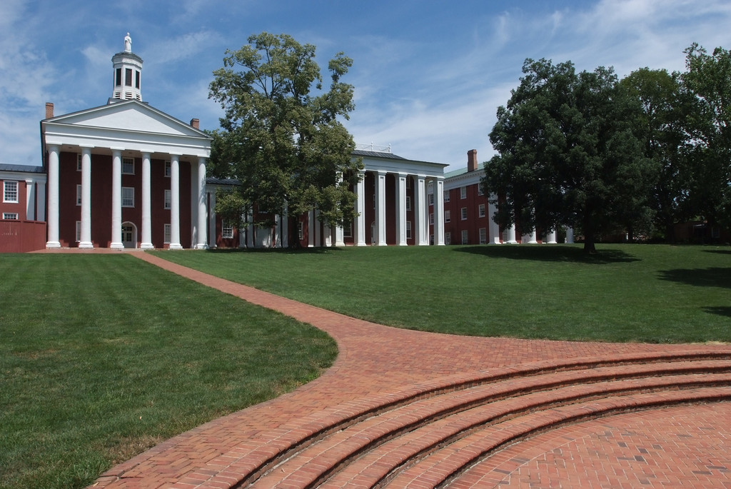 The Columns » W&L Extends Admissions Offers to the Class of 2027 »  Washington and Lee University