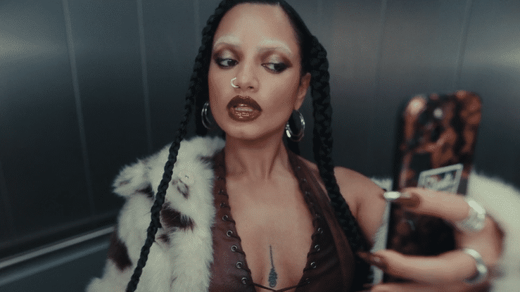 CARLA GULER - SLEEK MAKE UP DIRECTORS CUT-high.gif