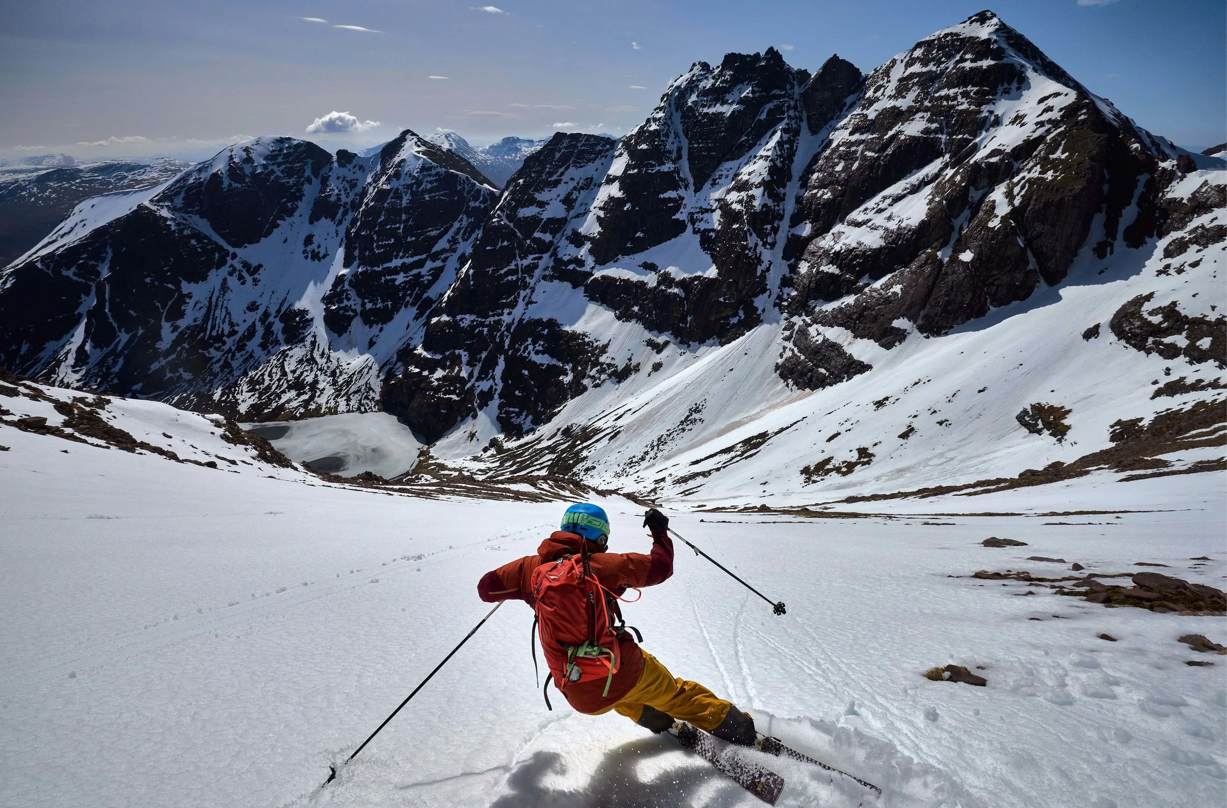Not a bad spot for a warmup lap. Descending off the south side of Bidein a'Ghlas Thuill towards Toll an Lochain.