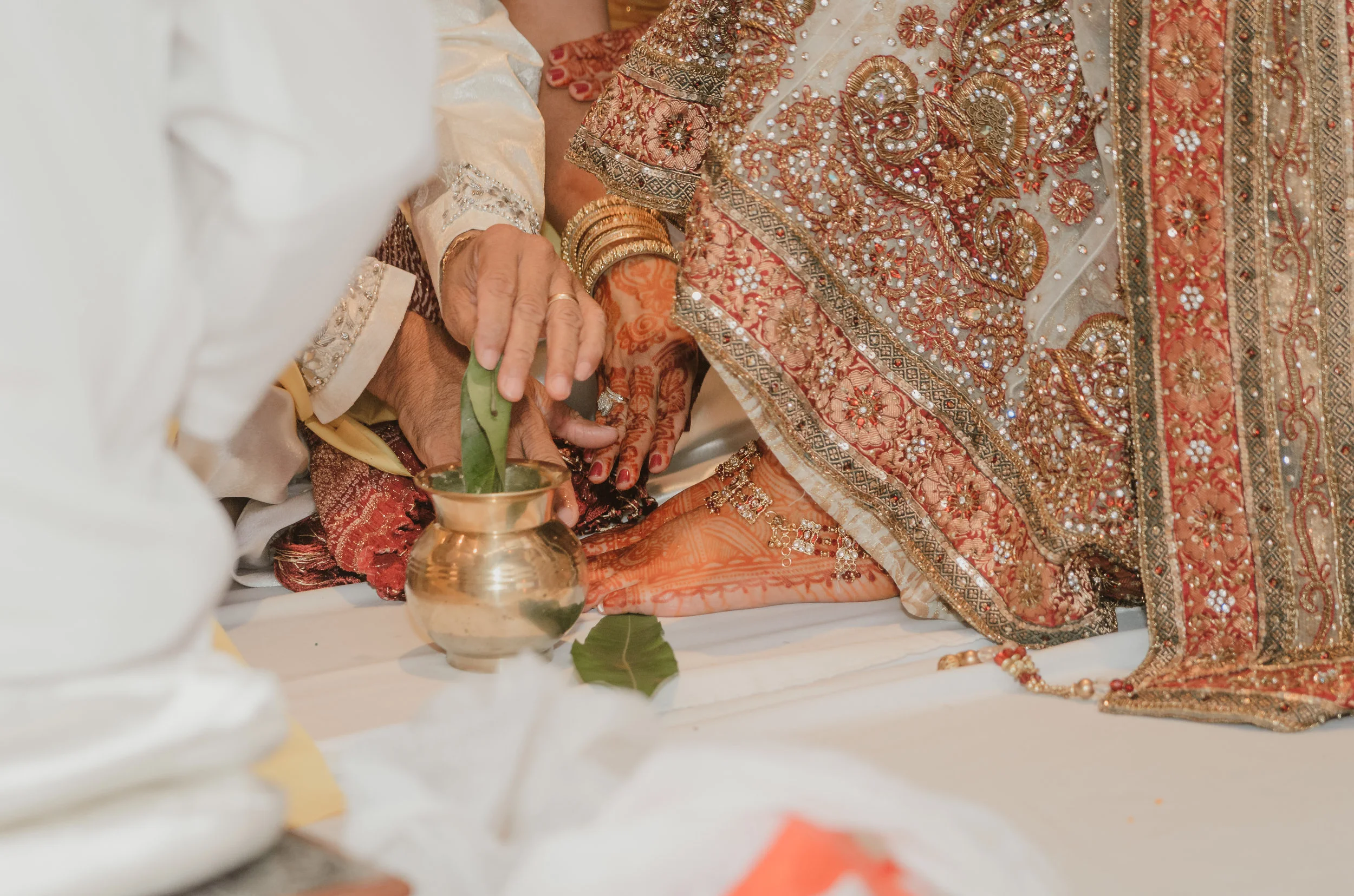  BEST MIAMI FLORIDA BROWARD Dulhan HENNA BRIDE SOUTH ASIAN HINDI HINDU PUNJABI PHOTOGRAPHER VIDEO SAREE Vatna &nbsp;Maiyan Chuda Sangeet Mehndi Jago BARAAT PHERAS Desh Videsh Sabyasachi Jhumka KUNDAN Jadau MARIGOLD FLOWERS Gajra Varmala MALA puja mil