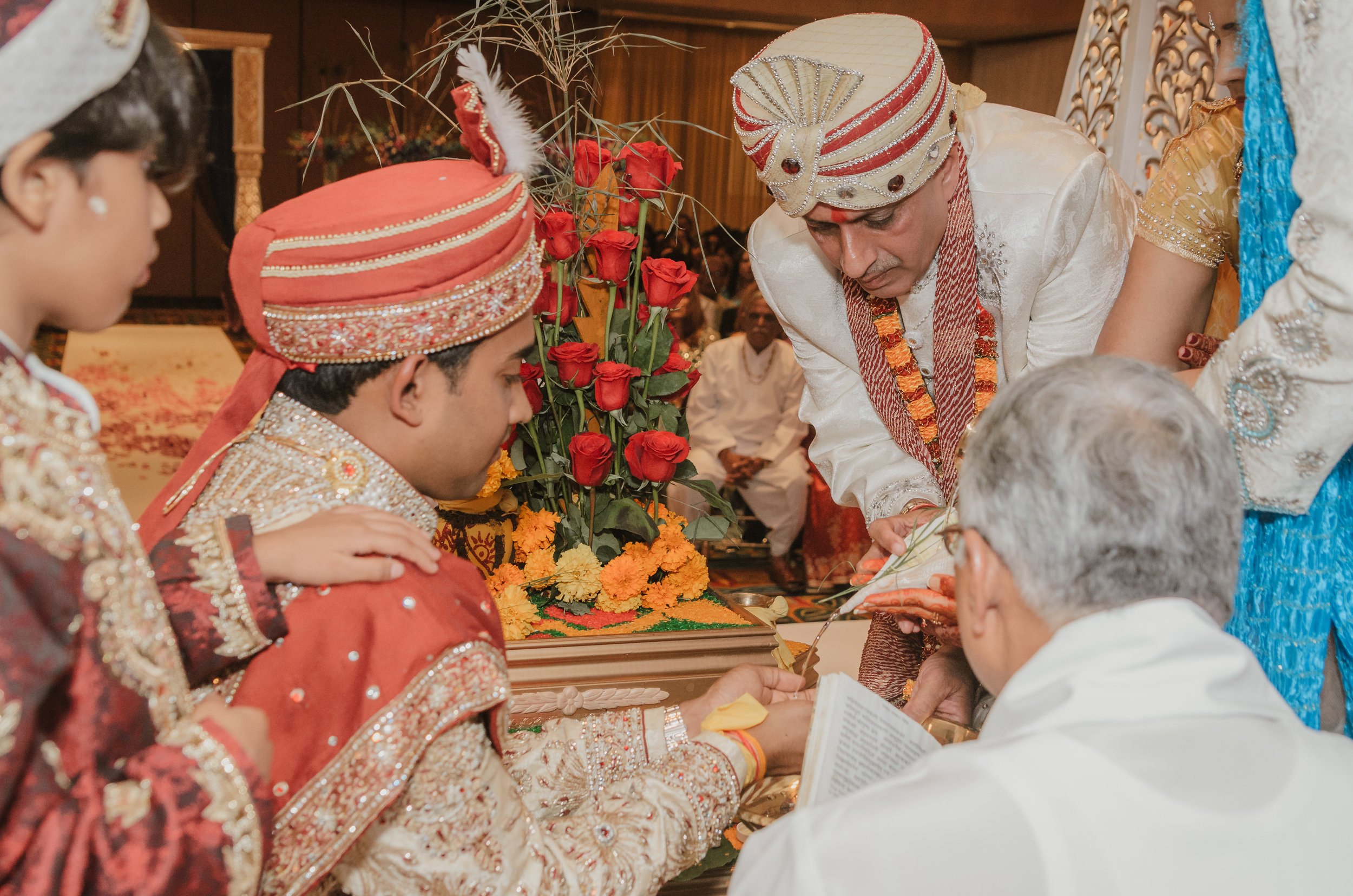  BEST MIAMI FLORIDA BROWARD Dulhan HENNA BRIDE SOUTH ASIAN HINDI HINDU PUNJABI PHOTOGRAPHER VIDEO SAREE Vatna &nbsp;Maiyan Chuda Sangeet Mehndi Jago BARAAT PHERAS Desh Videsh Sabyasachi Jhumka KUNDAN Jadau MARIGOLD FLOWERS Gajra Varmala MALA puja mil