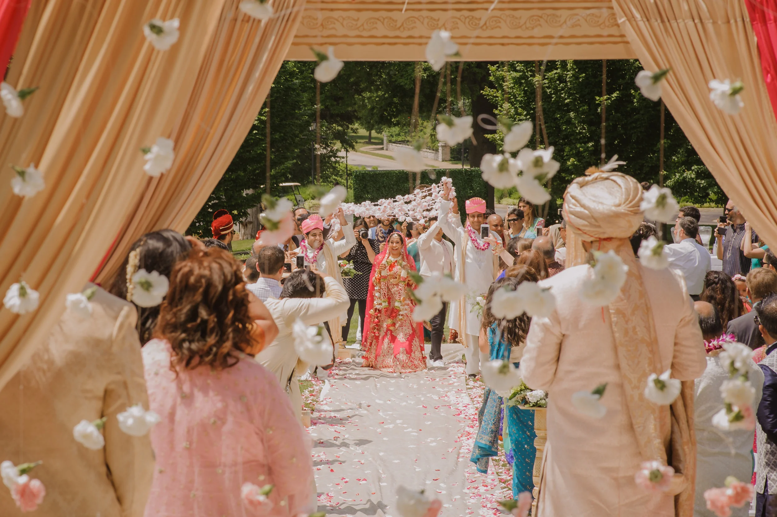  BEST MIAMI FLORIDA BROWARD Dulhan HENNA BRIDE SOUTH ASIAN HINDI HINDU PUNJABI PHOTOGRAPHER VIDEO SAREE Vatna &nbsp;Maiyan Chuda Sangeet Mehndi Jago BARAAT PHERAS Desh Videsh Sabyasachi Jhumka KUNDAN Jadau MARIGOLD FLOWERS Gajra Varmala MALA puja mil