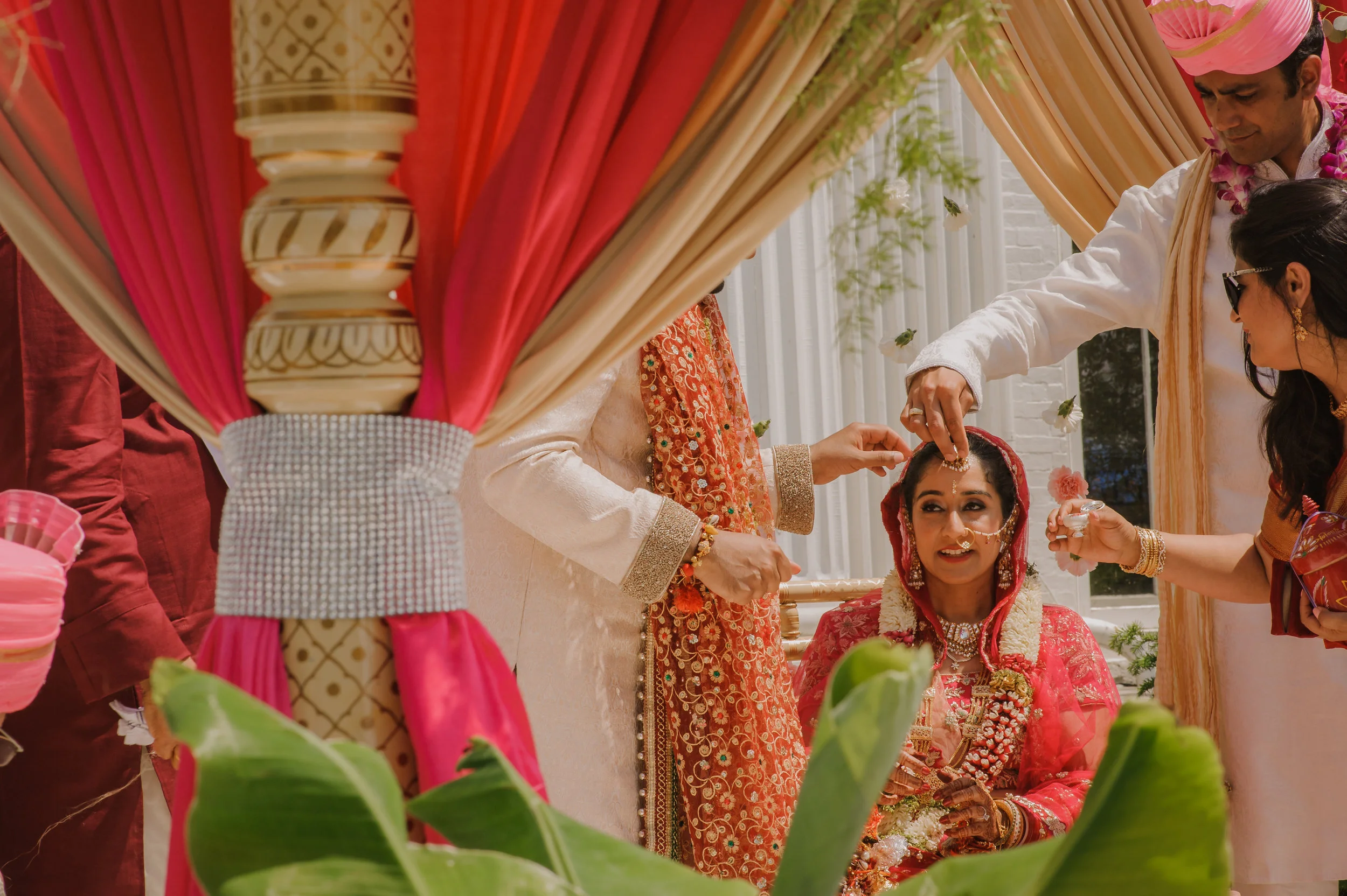  BEST MIAMI FLORIDA BROWARD Dulhan HENNA BRIDE SOUTH ASIAN HINDI HINDU PUNJABI PHOTOGRAPHER VIDEO SAREE Vatna &nbsp;Maiyan Chuda Sangeet Mehndi Jago BARAAT PHERAS Desh Videsh Sabyasachi Jhumka KUNDAN Jadau MARIGOLD FLOWERS Gajra Varmala MALA puja mil