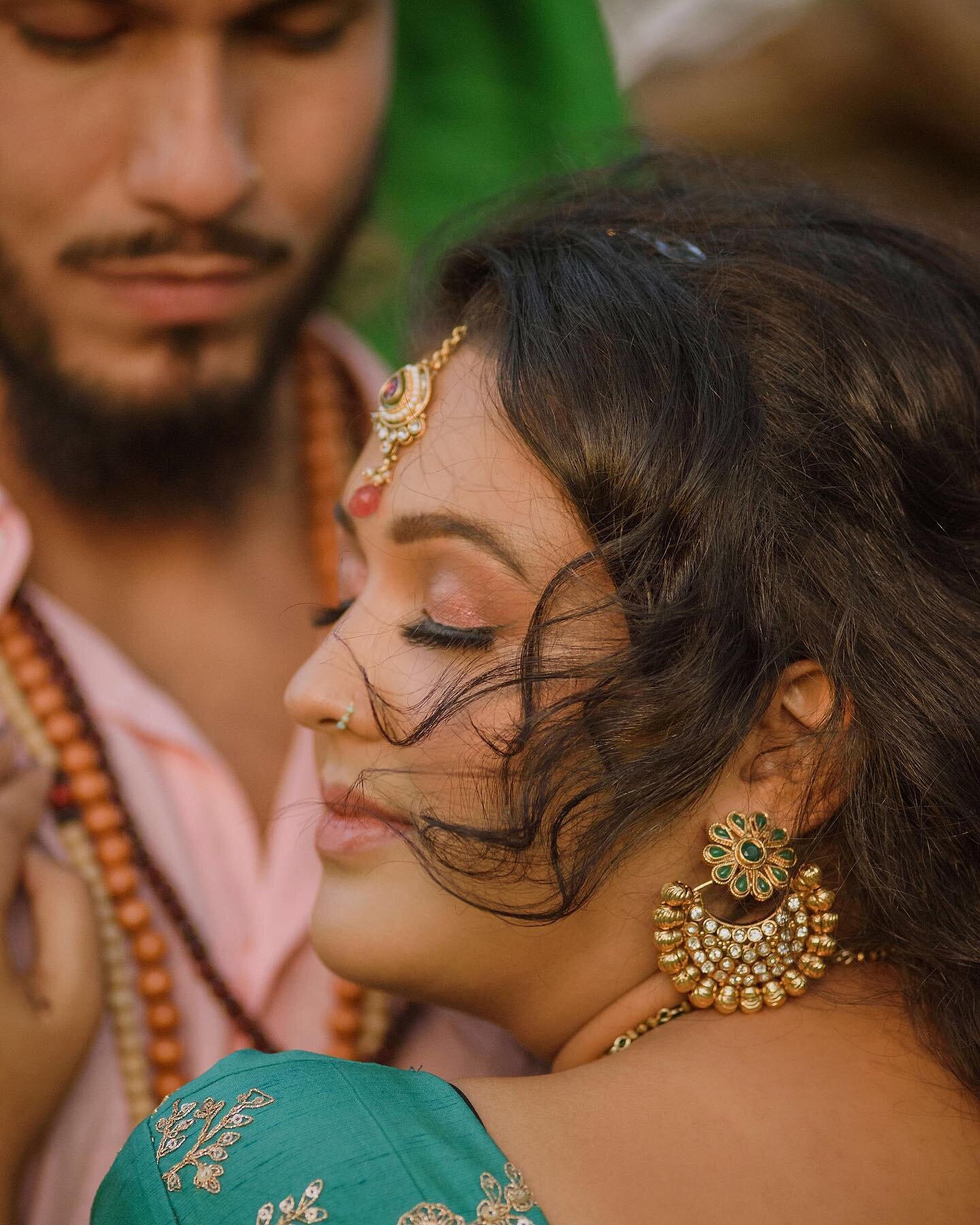 My friend Seema and I put together a Spring Boho inspired styled shoot that revolved around this Sabyasachi inspired lehenga. Here&rsquo;s one of the faves. Marcia, the makeup artist knew exactly how to bring out Seema&rsquo;s inner beauty.
🌺
Model: