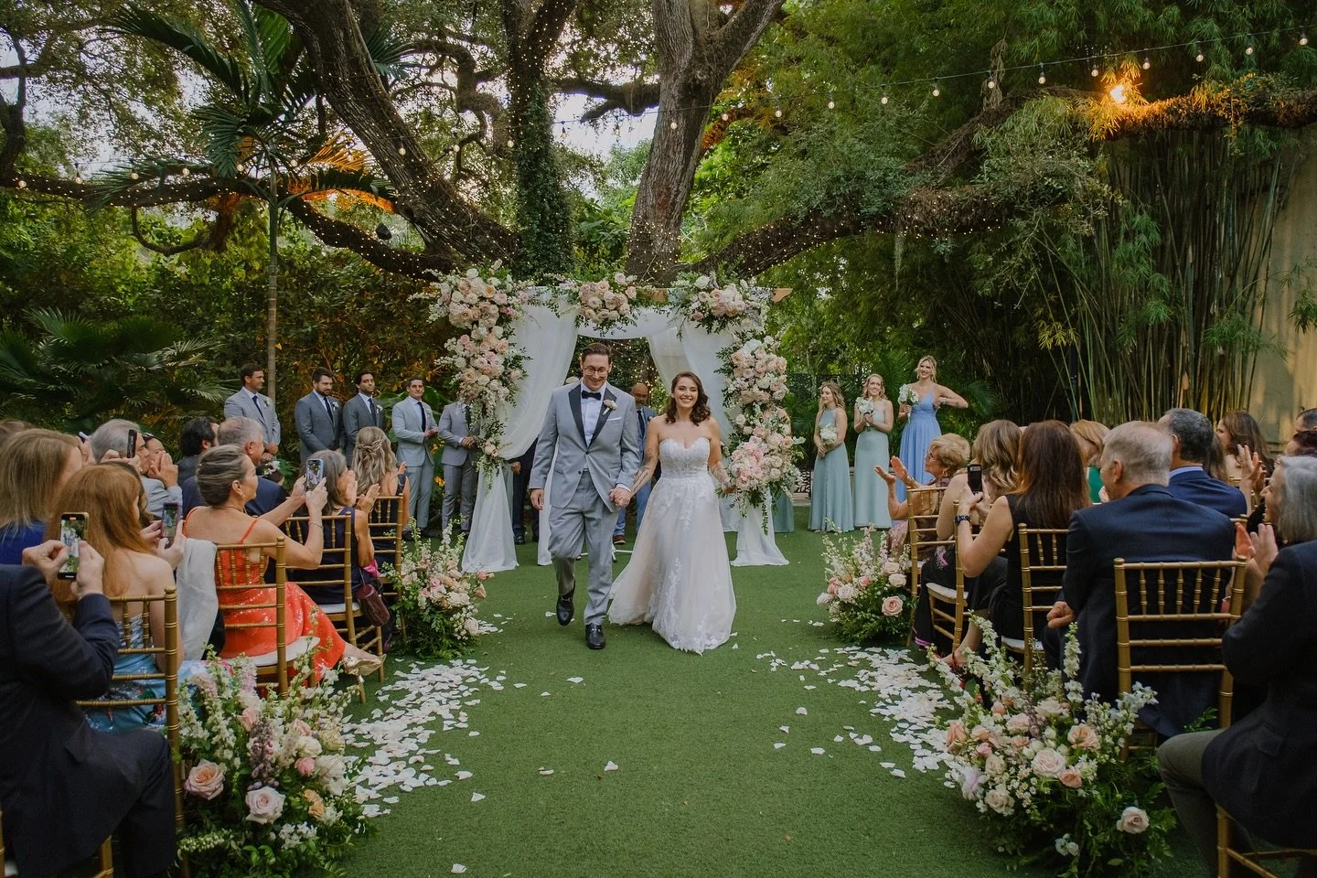 Happy anniversary Abbey + Trevor! xox

#villawoodbine #coconutgrove #miamiphotographer #coconutgrovewedding #weddingphotographers