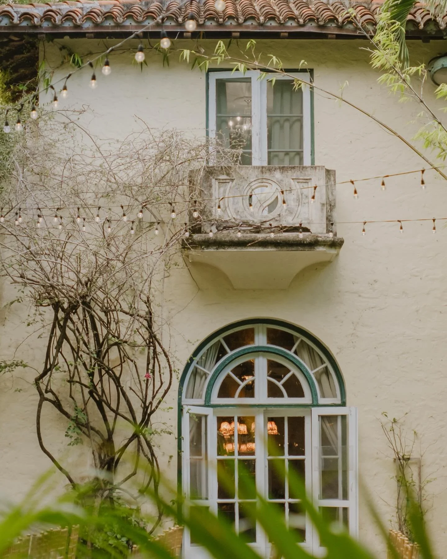 All the little things you put so much thought into&hellip; the shoes, the perfume, the florals.
And I loved being able to use the venue itself as the backdrop for photographing it all. It made the details feel even more special.

Venue @villa_woodbin
