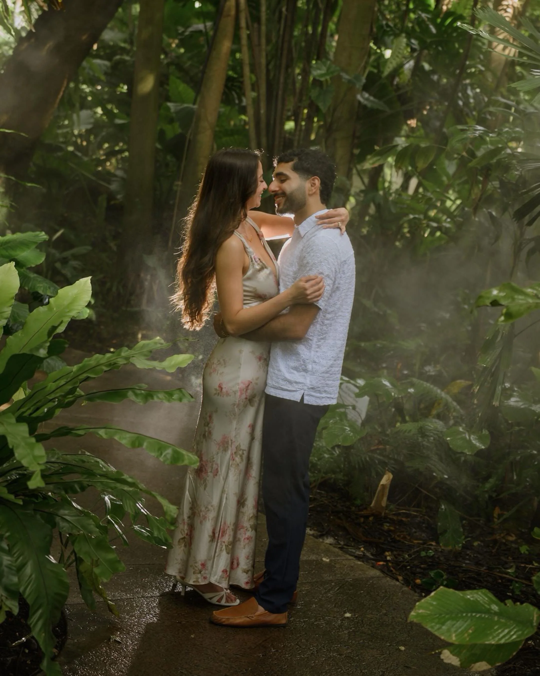 Isabella + Matthew have the sweetest love. ✨
Fairchild Tropical Botanical Gardens was the perfect backdrop for this surprise proposal. Instead of bright beach light, the canopy of trees created deep shadows, rich greens, and such a romantic feel. Eve