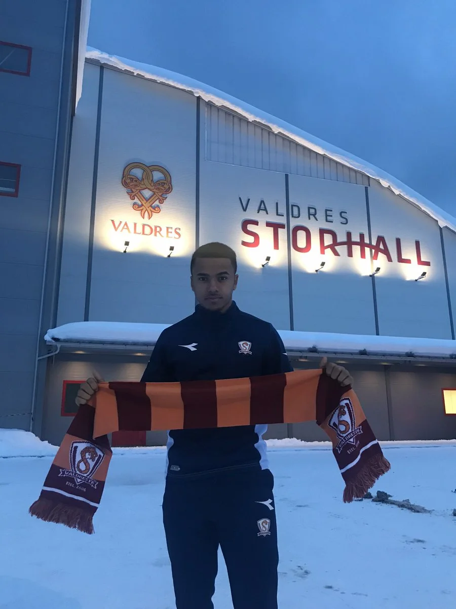 Signing for Valdres FK, where a scarf is definitely needed!