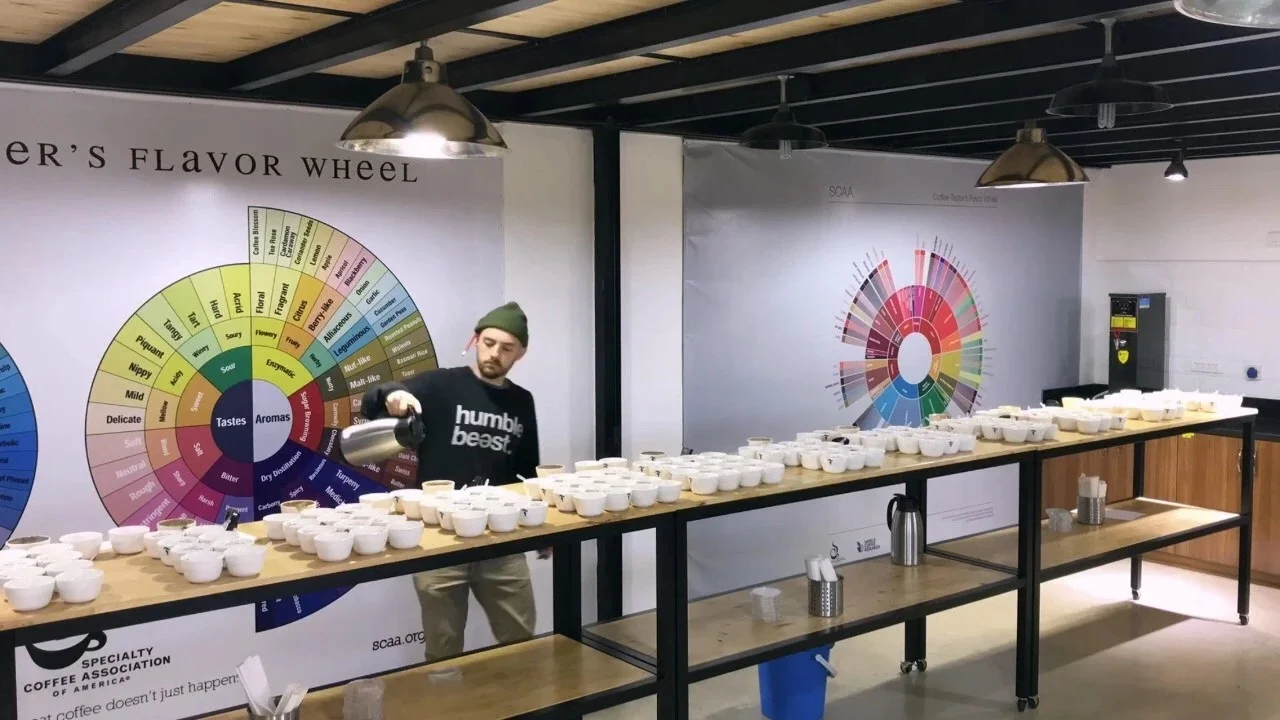 杯测时,破渣,捞渣和注水的不同方式会影响浓度和萃取率吗?